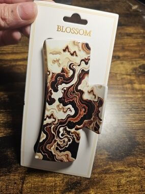 Women's Marble-Pattern Hair Clip in Brown Cream